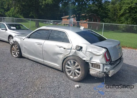 2019 Chrysler 300 Touring Awd z USA, uszkodzony, nr VIN 2C3CCARG4KH566482